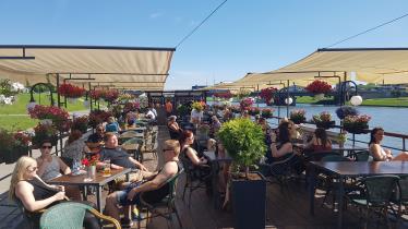Restauracja i drink bar na barce na Wiśle